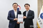 강원도 김진태 도지사, 최상목 경제부총리 만나 제2경춘국도·영월~삼척고속도로 건설에 각별한 관심 요청
