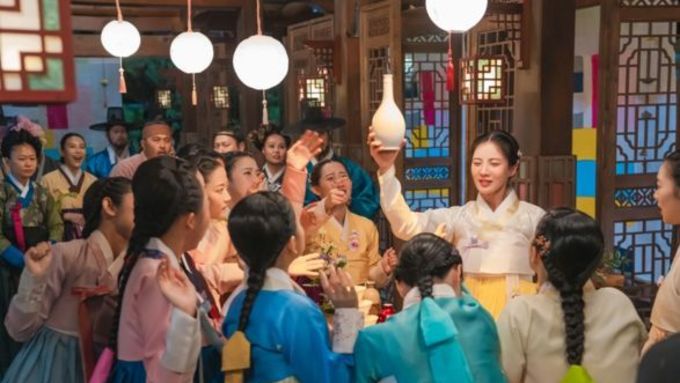 '남주의 첫날밤을 가져버렸다' 서현, 그 누구도 예상 못했던 단역의 반란! 범접 불가 텐션으로 힘차게 등장!
