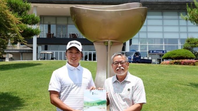 [제68회 KPGA 선수권대회 with A-ONE CC] 'KPGA 선수권대회'만의 특별함… 첫 출전 선수에게 기념액자 전달 및 참가 선수 전원에게 넥타이, 네임택 지급