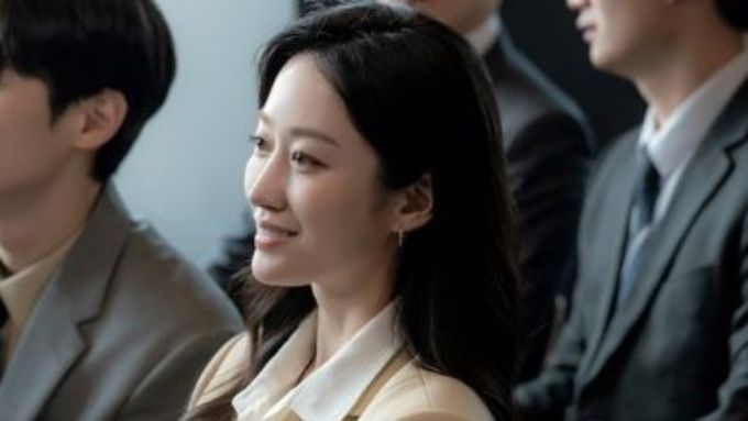 '에스콰이어' 전혜빈, 늦깎이 어쏘 변호사 허민정으로 출근! 출근하자마자 존재감 폭발!