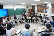 “생각의 힘이 핵심” 육동한 춘천시장, Great Books 수업 참관