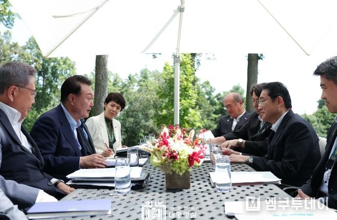 8월 18일 윤석열 대통령은 기시다 후미오 일본 총리와 한일 정상회담을 가졌다.
