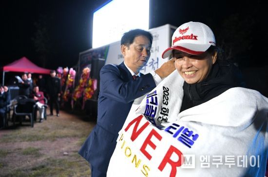 2023 화천 산천어 전국 파크골프 페스티벌 시상식이 지난 20일 하남면 거례리 산천어 파크골프장 특설무대에서 진행됐다
