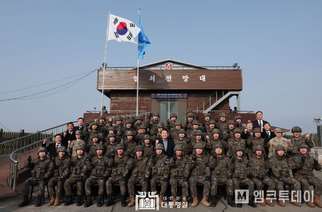 12월 28일 윤석열 대통령은 육군 5사단 열쇠전망대를 방문했다.