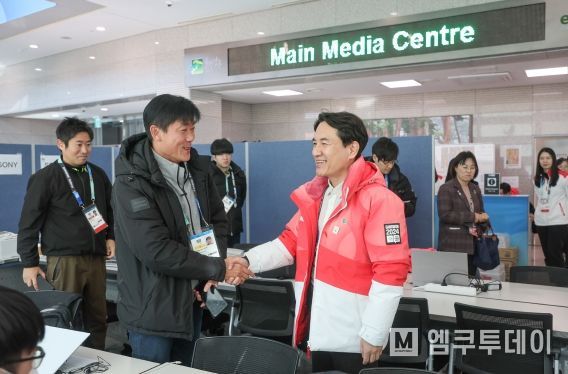김진태 지사, 2024 강원동계청소년올림픽 취재열기로 뜨거운 메인미디어센터(MMC) 방문