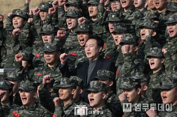2월 10일 윤석열 대통령은 설을 맞아 해병 청룡부대(2사단)를 찾아 장병들을 격려했다.