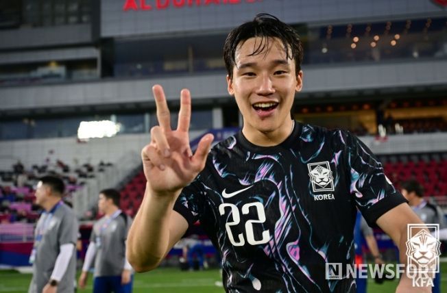 AFC U-23 아시안컵에서 3경기 연속 골도움을 기록한 이태석이 손가락 3개를 들어보이고 있다.