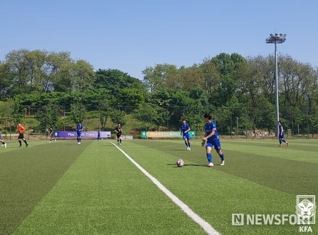 용인시축구센터U18덕영과 의정부UTD U18 간 경기 장면.