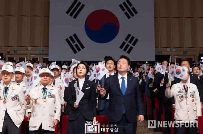 6월 25일 윤석열 대통령 부부는 대구 엑스코에서 개최된 ‘6‧25전쟁 제74주년 행사’에 참석했다.