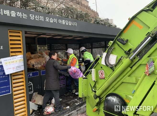 육동한 춘천시장 임시 공휴일 생활쓰레기 특별수거 참여