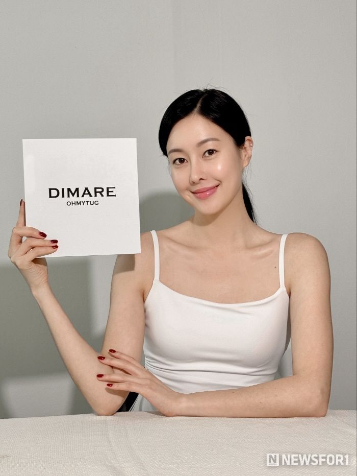 EMS 저주파 마사지 밴드 '오마이턱' 모델 유승미