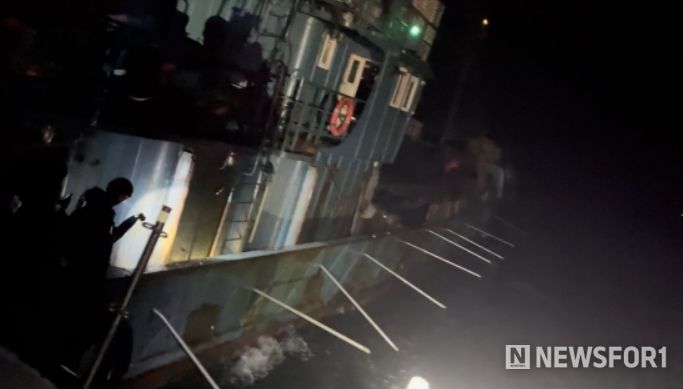 인천 옹진군 소청도 남서쪽 해상에서 등선방해물을 설치한 중국어선