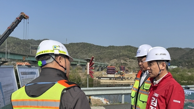 김진태 후보, ‘뚝심 이어달리기 2탄’ 원주 철도 건설 현장 방문... "그래도 교통은 김진태, 춘천~원주 철도시대 열겠다"