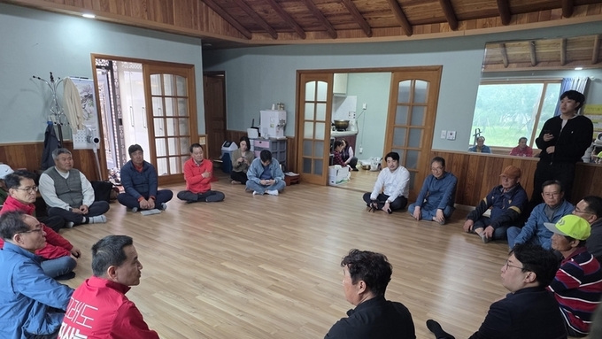 김진태 후보, 양양 수산항서 ‘회관일기’ 5탄... “어민 유류비 고통, 반값 어업자재 지원으로 풀겠다”