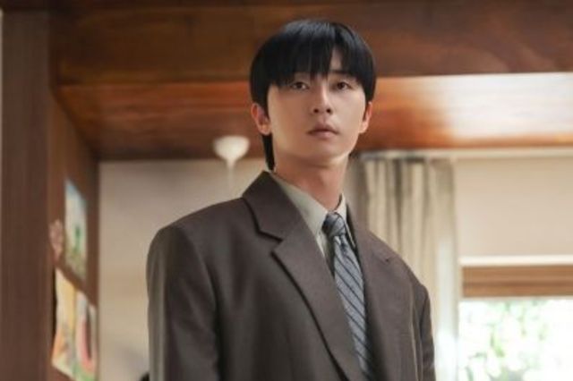 '경도를 기다리며' 박서준, 철없던 스무 살과 듬직한 삼십 대 후반 오가는 변화무쌍 매력 예고!