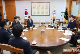 강원 체육 사상 첫 종합우승 이끈 숨은 공로자… 강원특별자치도, 장애인체육회 직원 특별승급