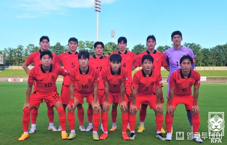일본 U-18 대표팀과의 SBS컵 1차전에 선발 출전한 한국 U-18 대표팀 11명의 모습.