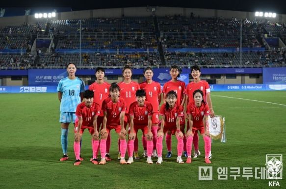 미얀마와의 조별리그 1차전에 선발 출장한 여자 대표팀 선수단의 모습.