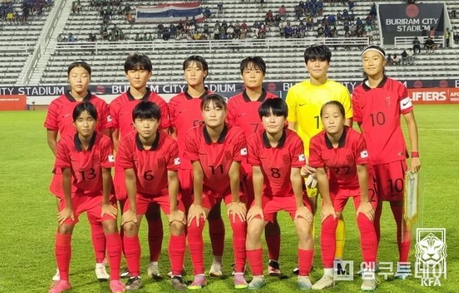 태국과의 경기에 선발 출전한 여자 U-16 대표팀 11명의 모습.