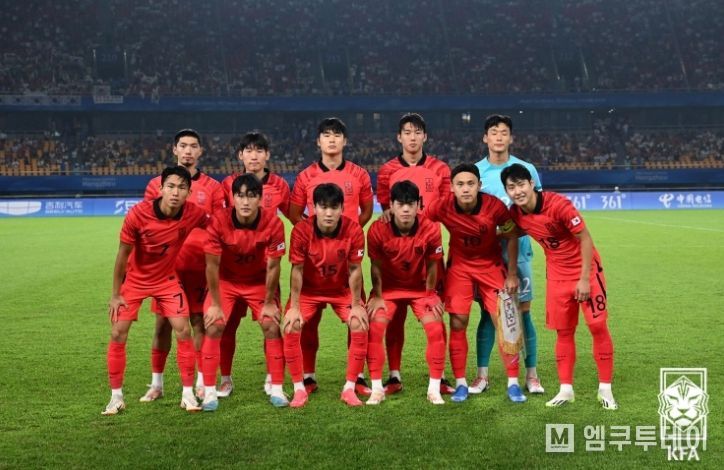 바레인과의 경기에 선발 출전한 아시안게임 남자 대표팀 11명의 모습.