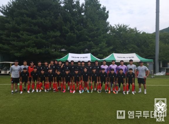 지난 8월 SBS컵 국제유소년축구대회를 앞두고 소집훈련을 진행한 U-18 대표팀의 모습.