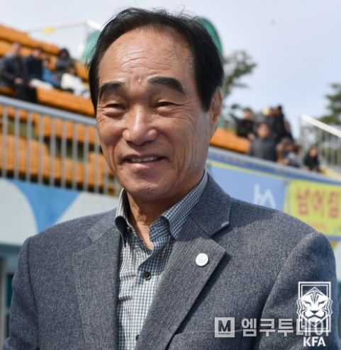 지난 2018년 하나은행 FA컵 경기가 열린 여주종합운동장에 모습을 드러낸 박종환 감독의 생전 모습.