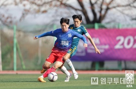 단국대 고경록이 지난 8일 열린 용인대와의 U리그1 왕중왕전 12강전에서 드리블하고 있다.