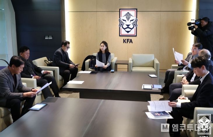 좌측부터 박태하 전력강화위원, 정해성 대회위원장, 김원근 공정위원회 부위원장, 이윤남 윤리위원장, 최영일 부회장, 마이클뮐러 국가대표전력강화위원장