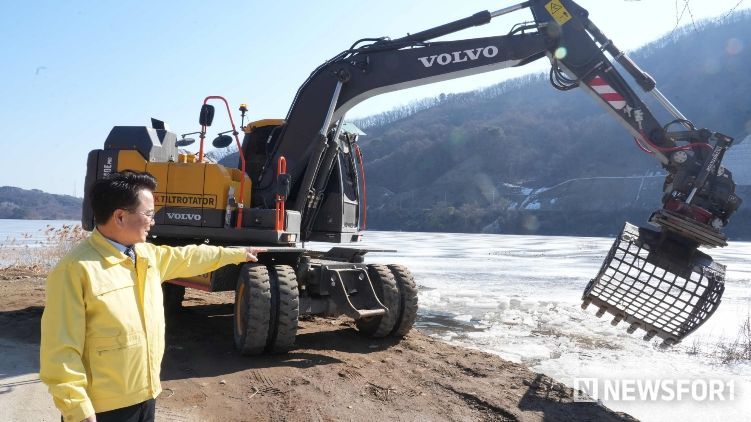 육동한 시장 얼음낚시터 파쇄현장 점검(사북면 원평리 일대)
