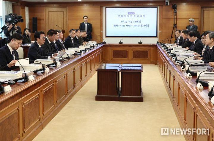 김민석 국무총리가 26일 세종대로 정부서울청사에서 열린 제56차 국제개발협력위원회를 주재하고 있다.(국무조정실)